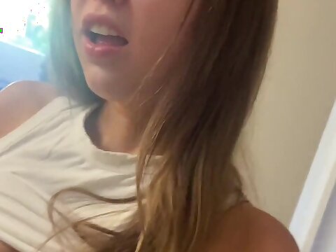 This petite hottie’s day started